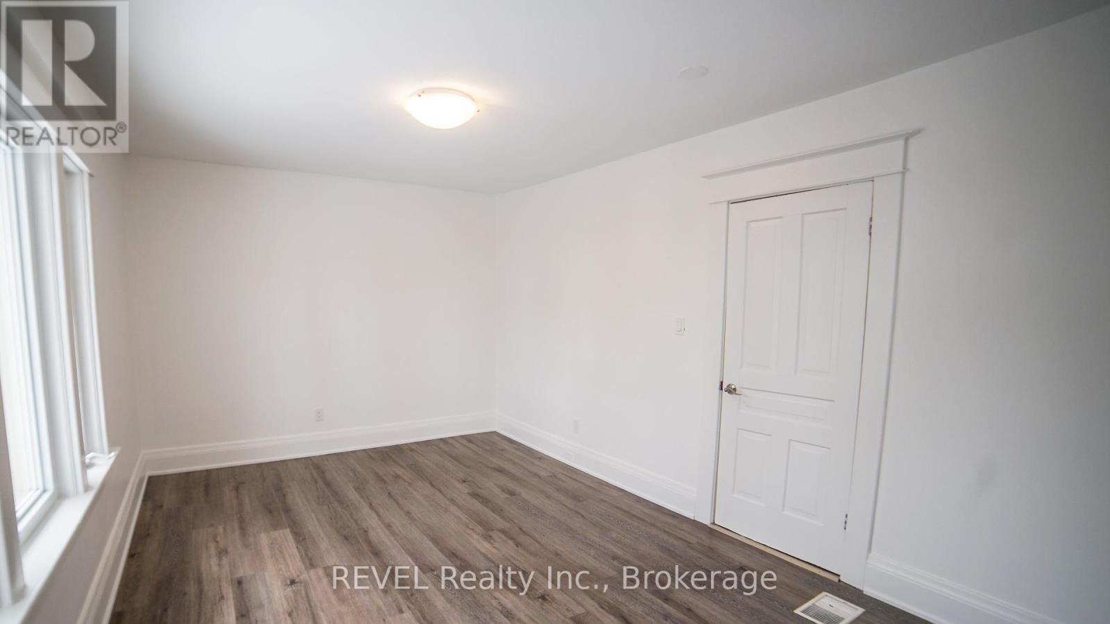 138 Ross Street Property Photo 9