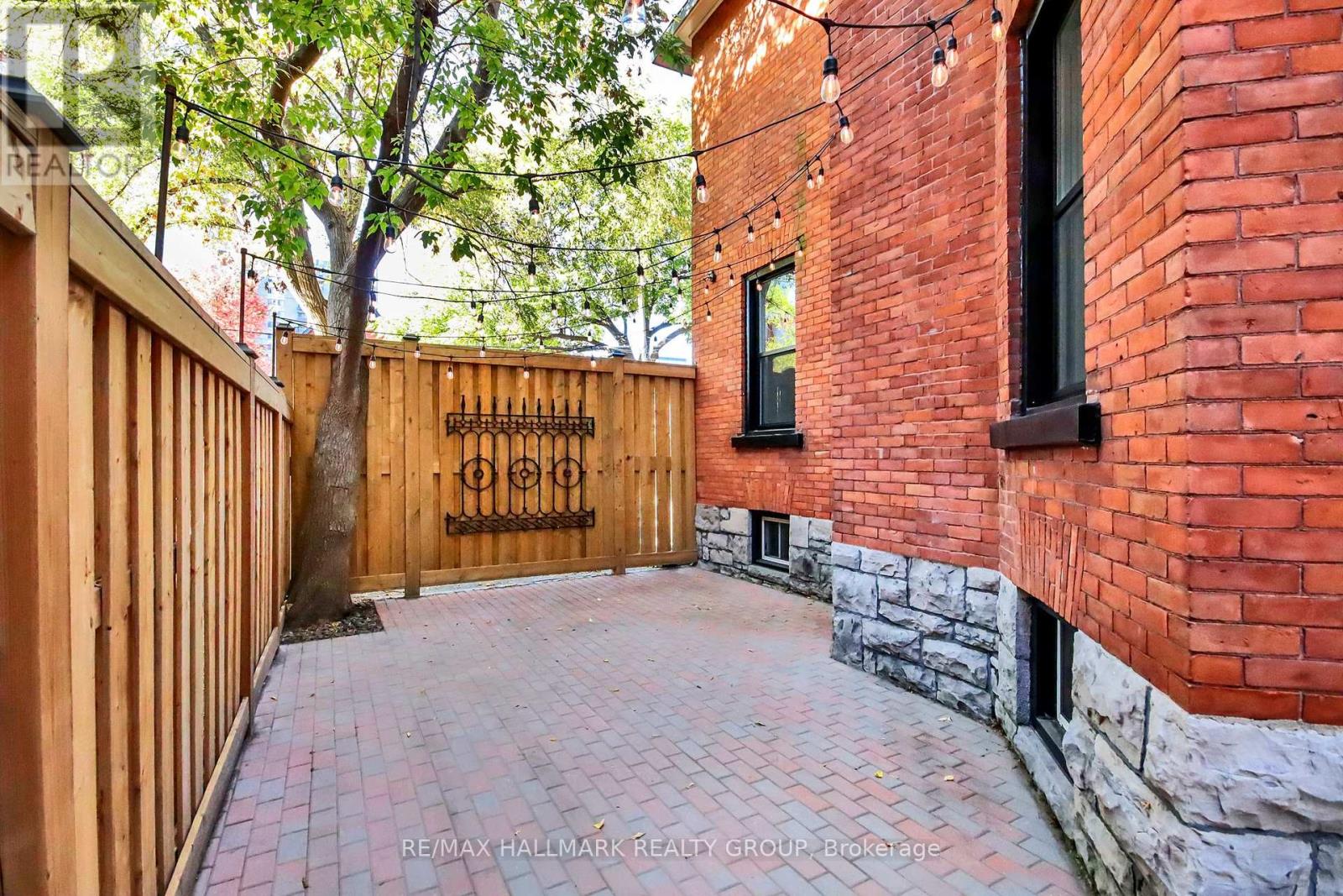 421 Gilmour Street Property Photo 4