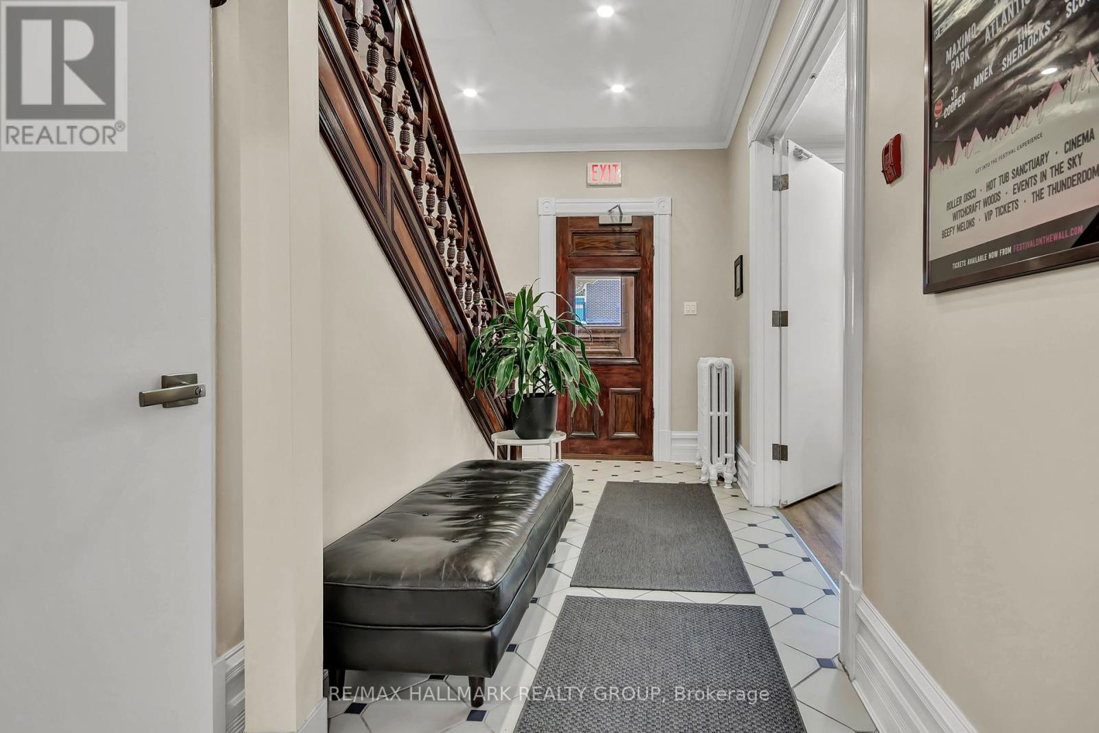 421 Gilmour Street Property Photo 9