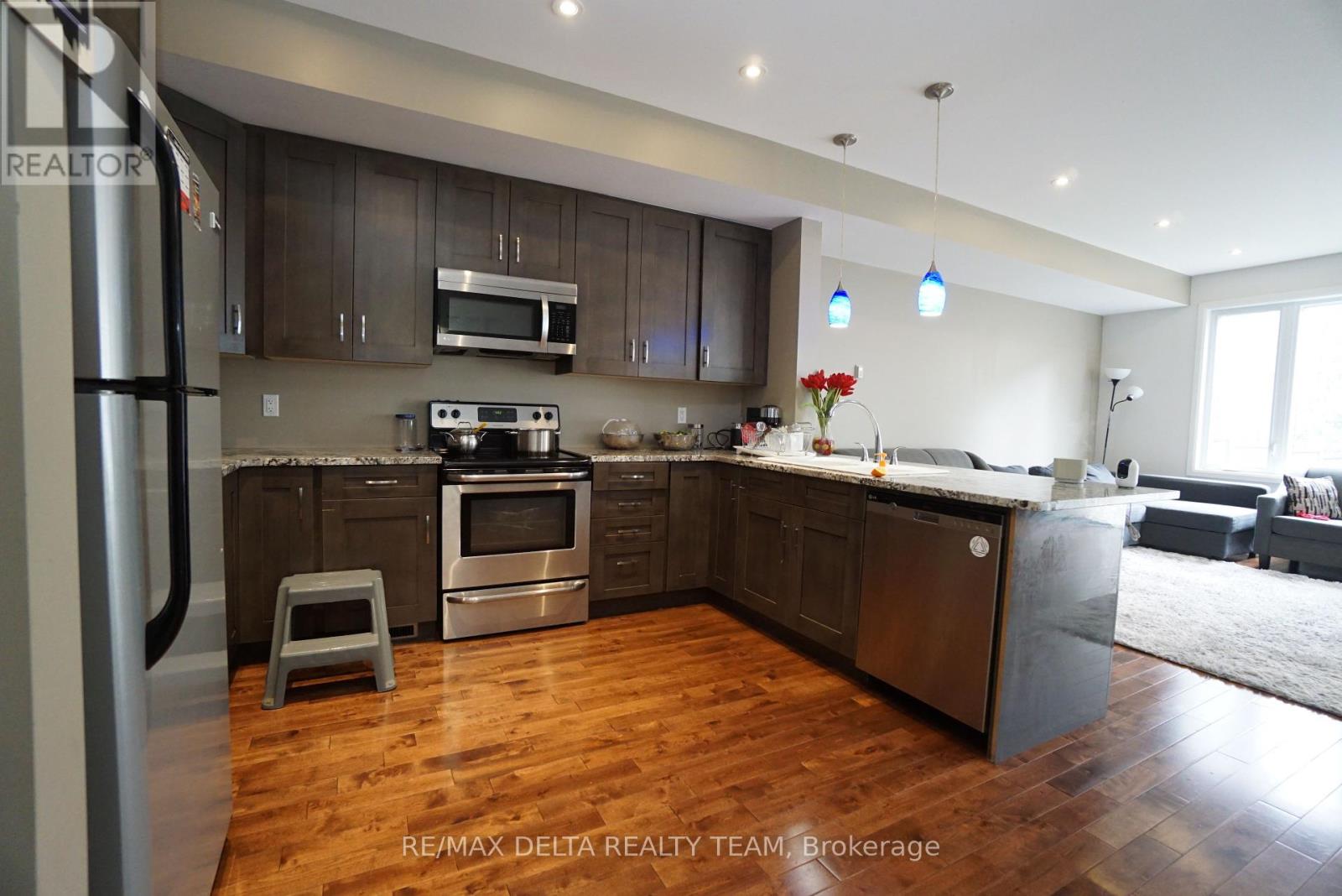 498 Moodie Drive Property Photo 8