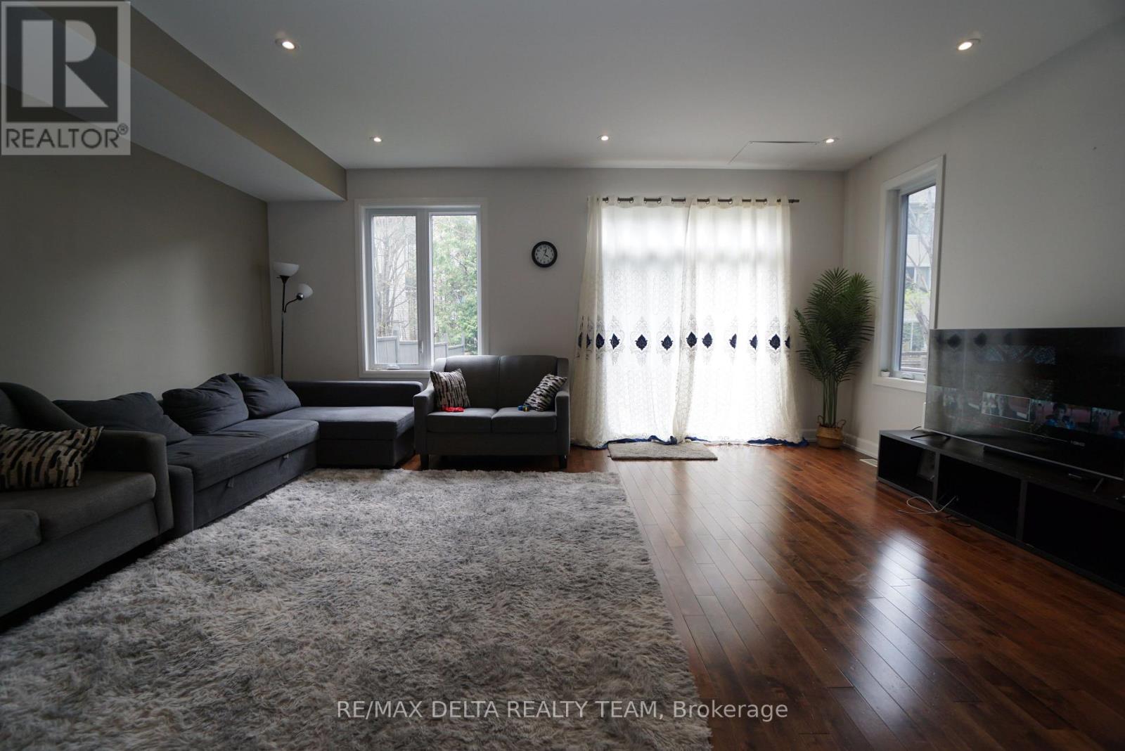 498 Moodie Drive Property Photo 9