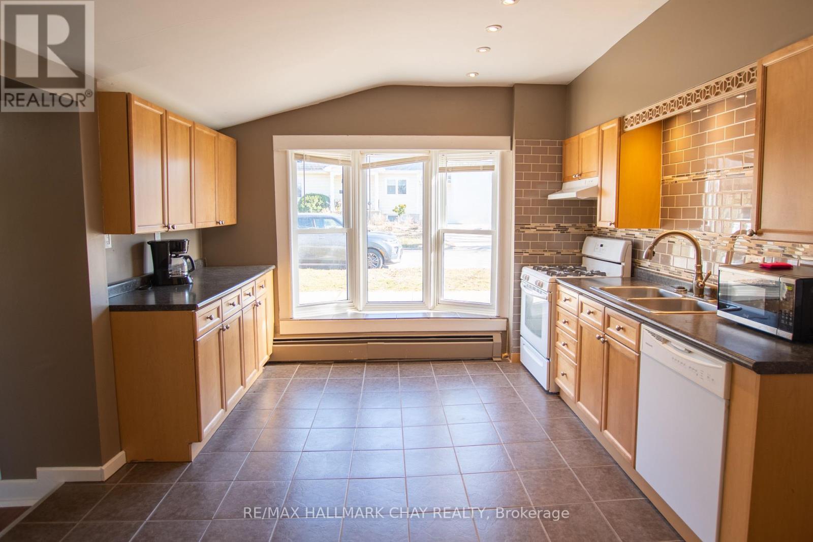 16 Dexter Street Property Photo 10