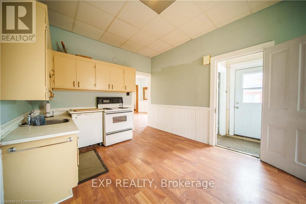 136 Foundry Street Property Photo 8