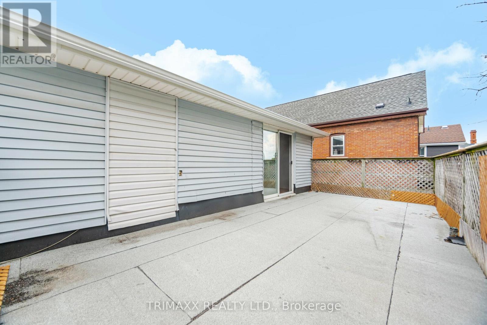 62 Pine Street N Property Photo 17