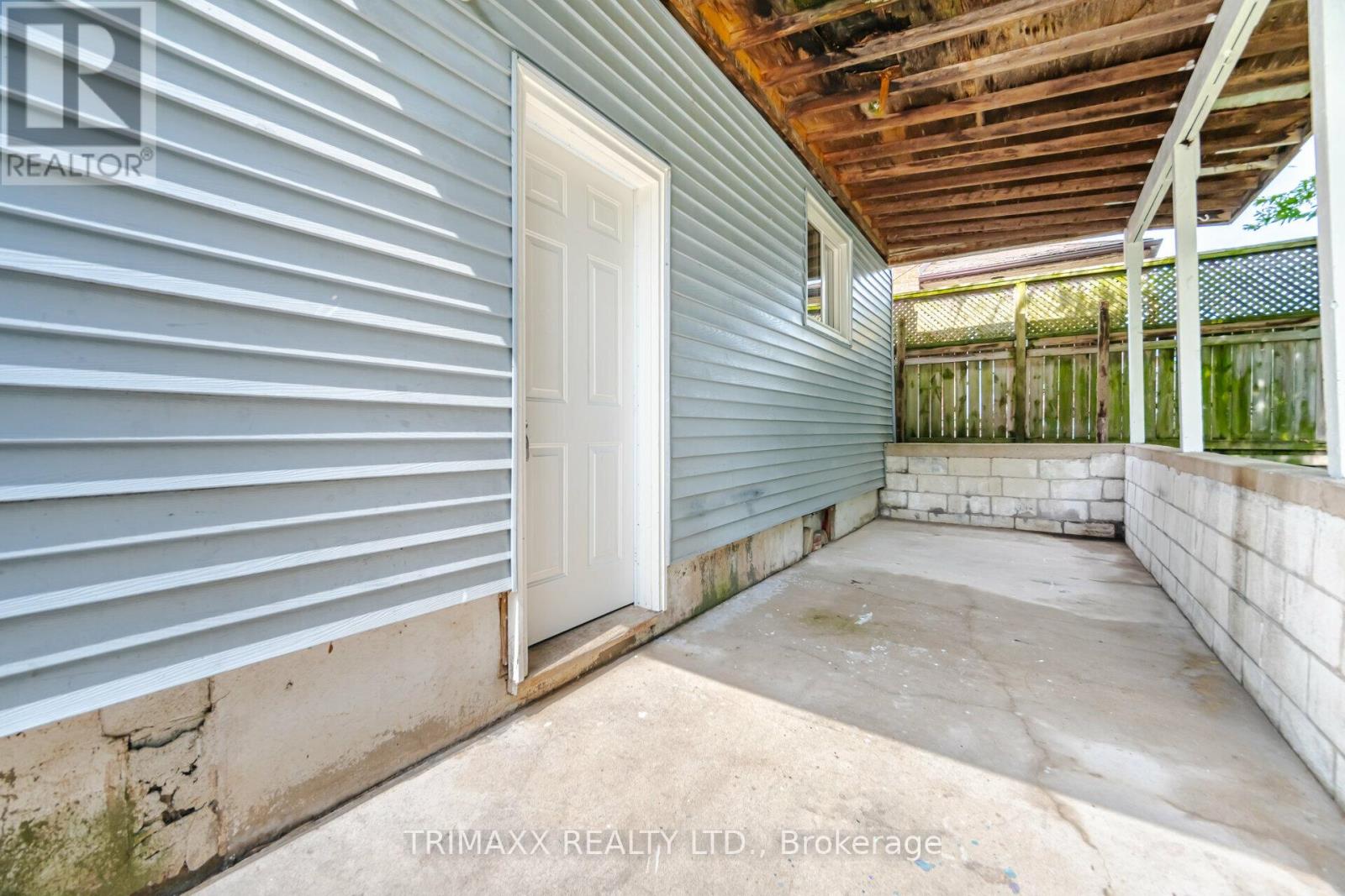 62 Pine Street N Property Photo 32