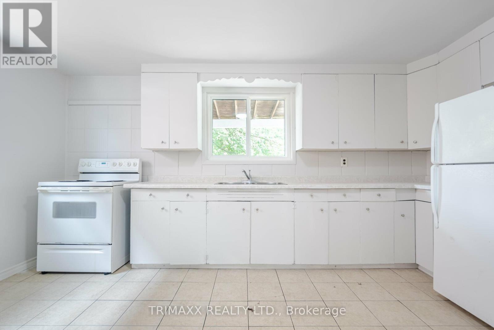 62 Pine Street N Property Photo 36