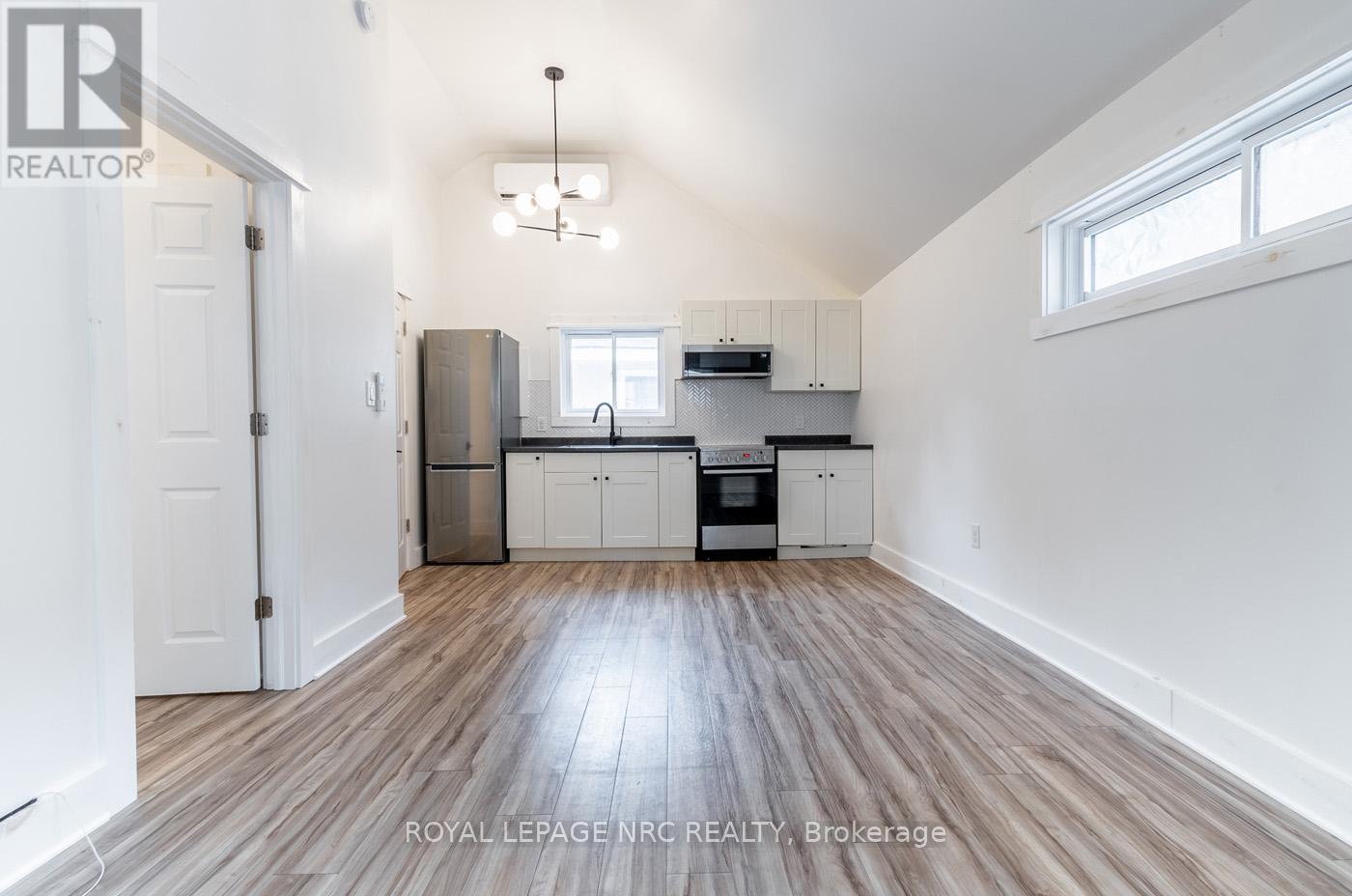 387 Elmwood Avenue Property Photo 21