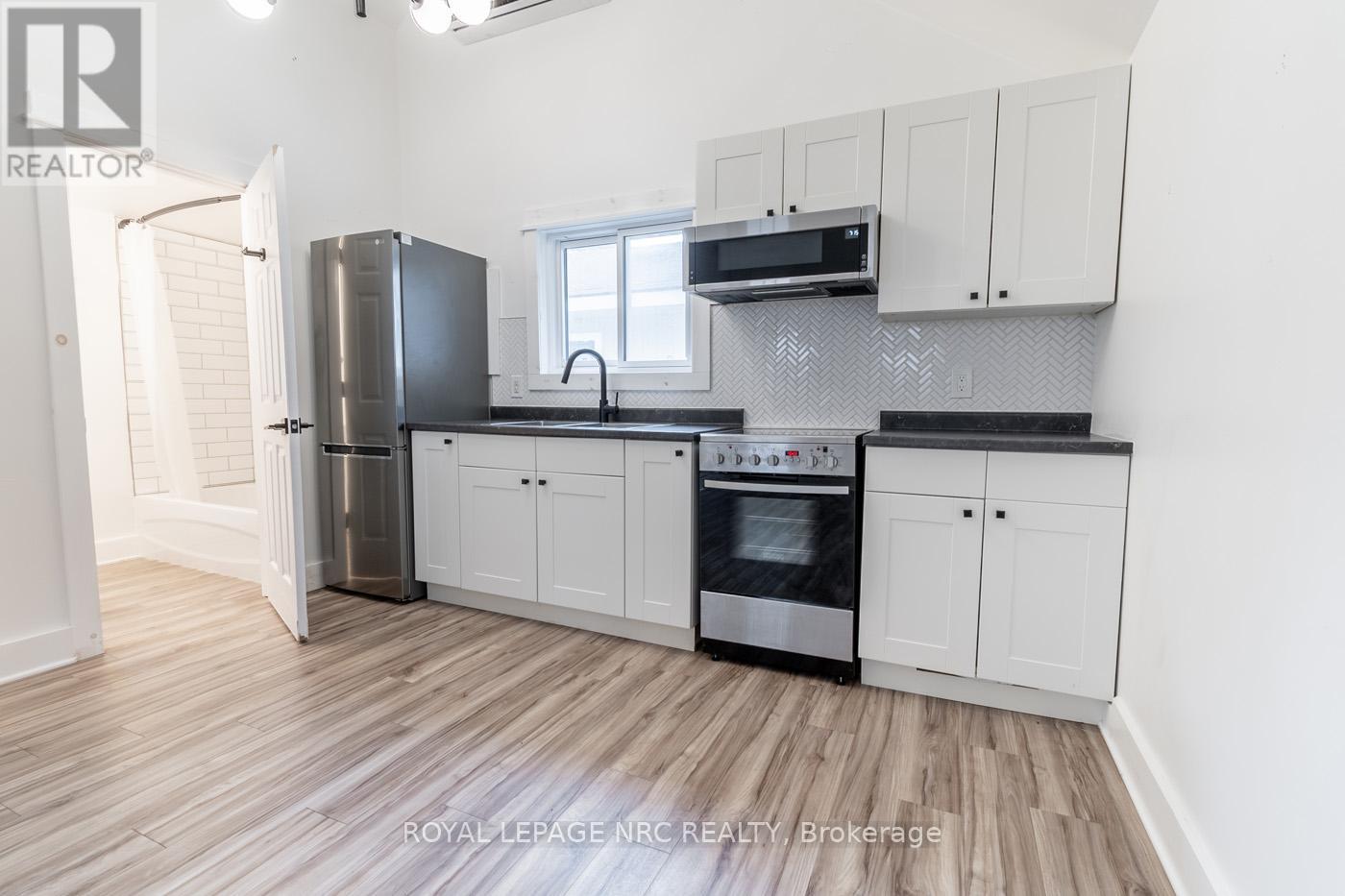 387 Elmwood Avenue Property Photo 22