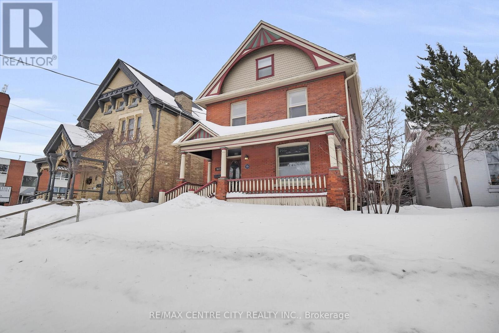 163 Oxford Street E Property Photo 2