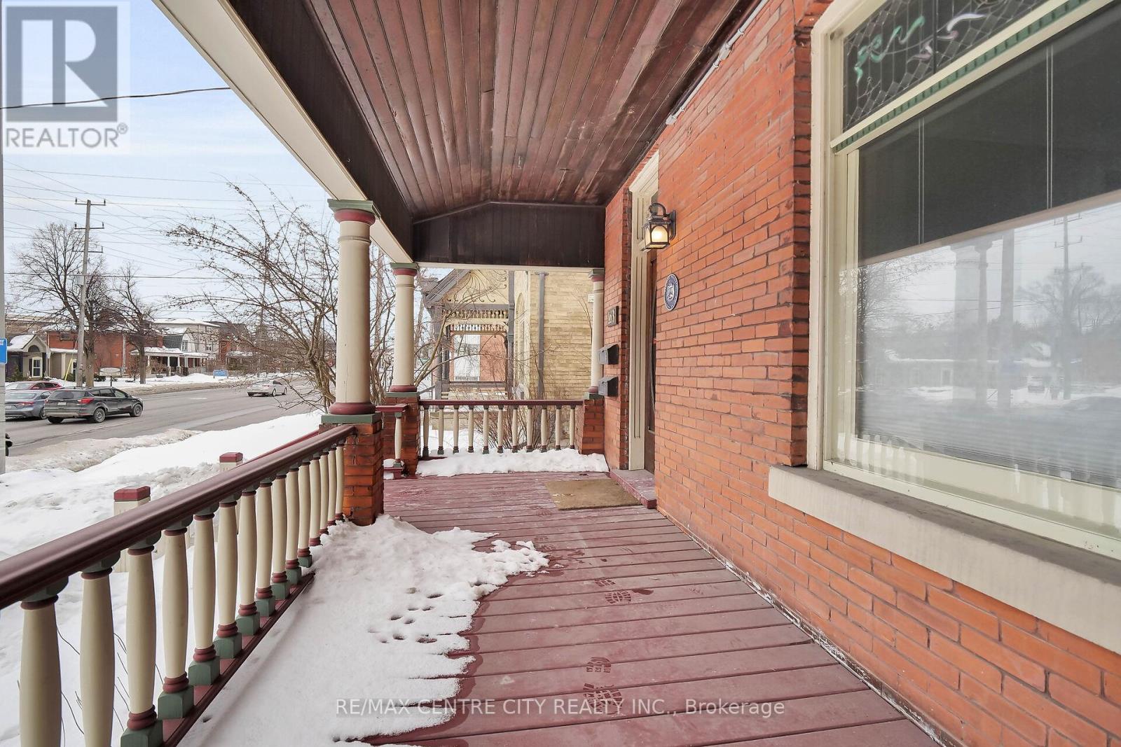163 Oxford Street E Property Photo 5