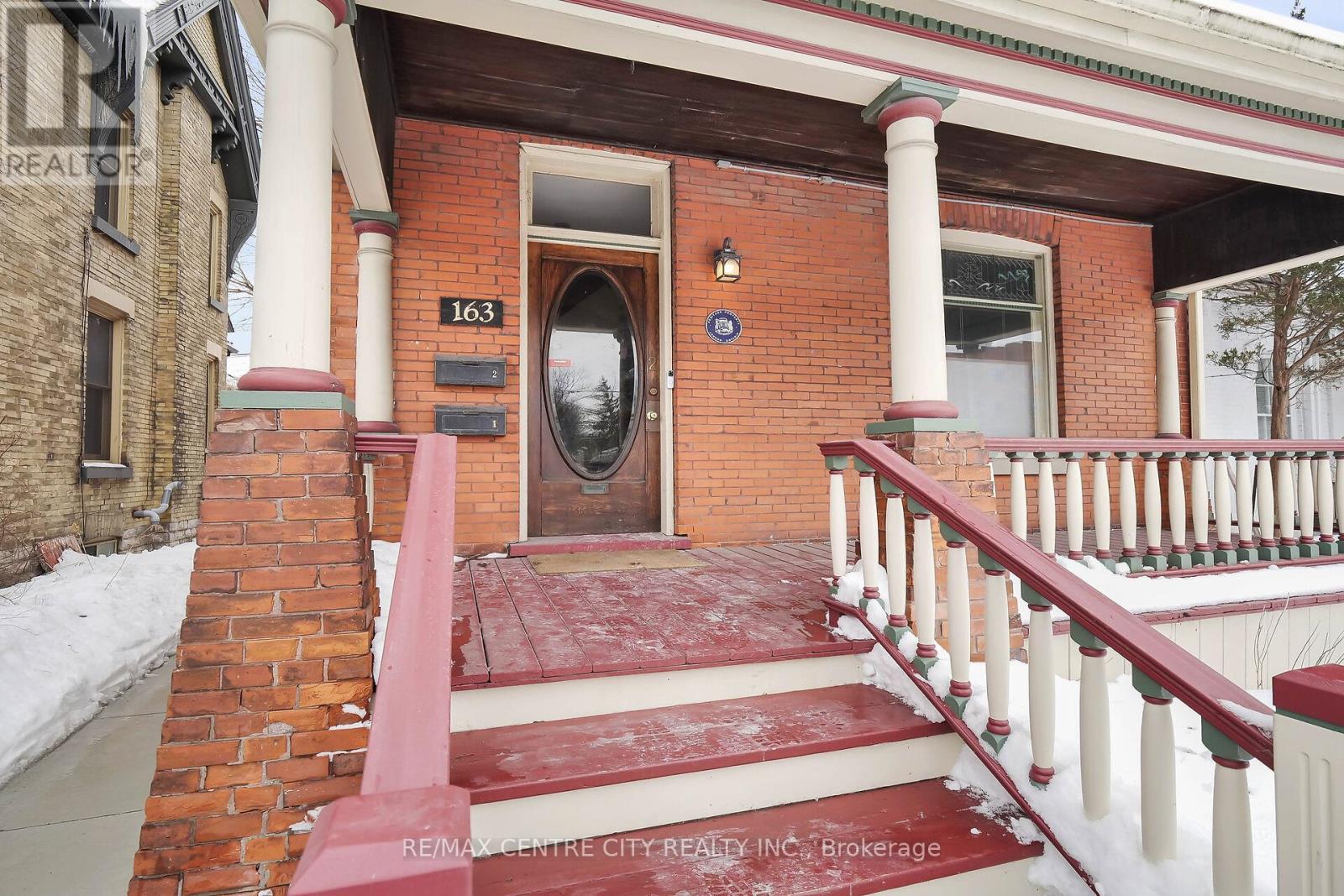 163 Oxford Street E Property Photo 6