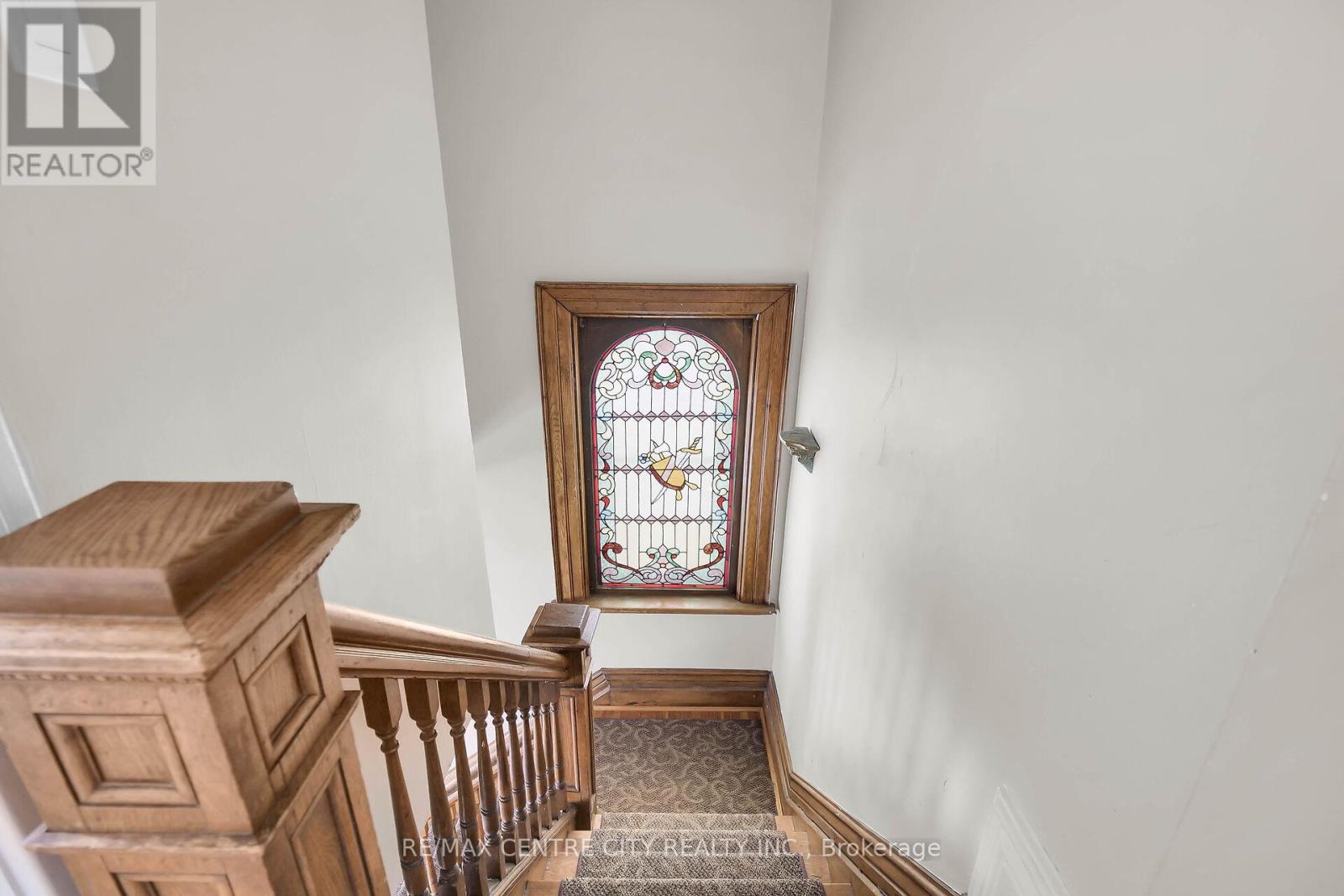 163 Oxford Street E Property Photo 8