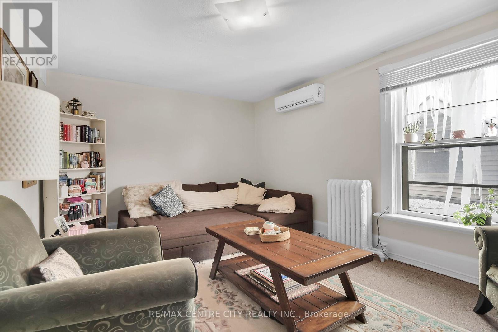 163 Oxford Street E Property Photo 10