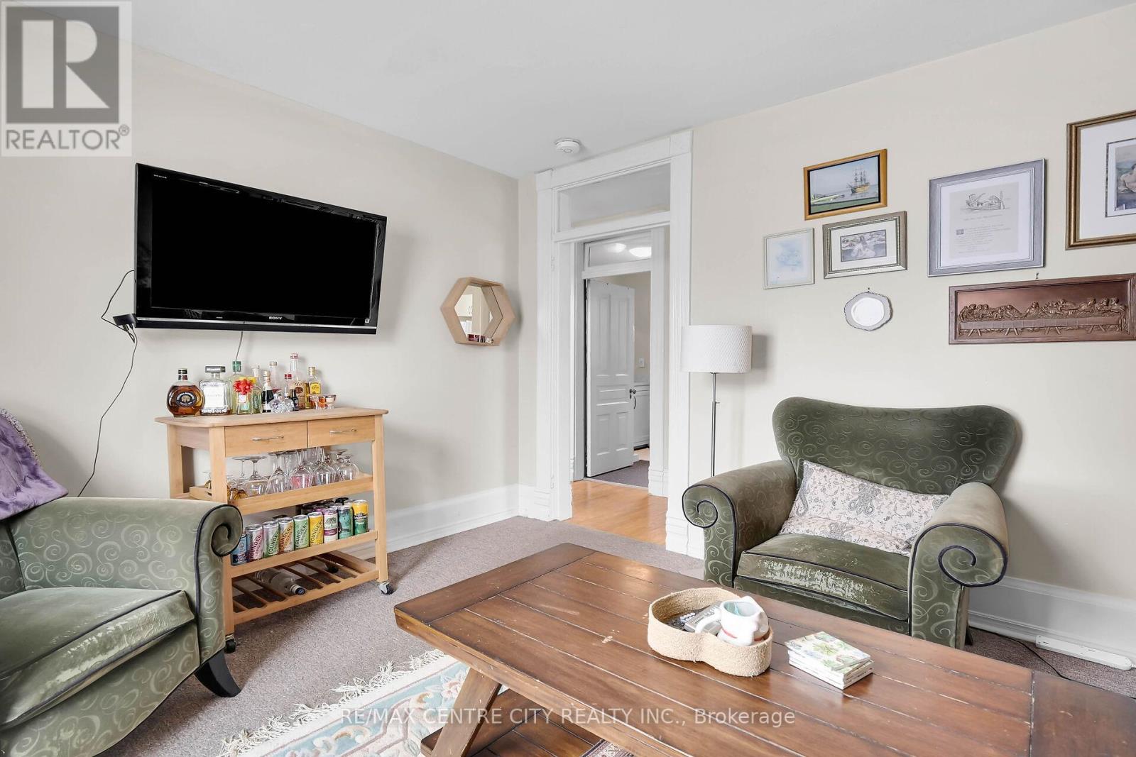 163 Oxford Street E Property Photo 11