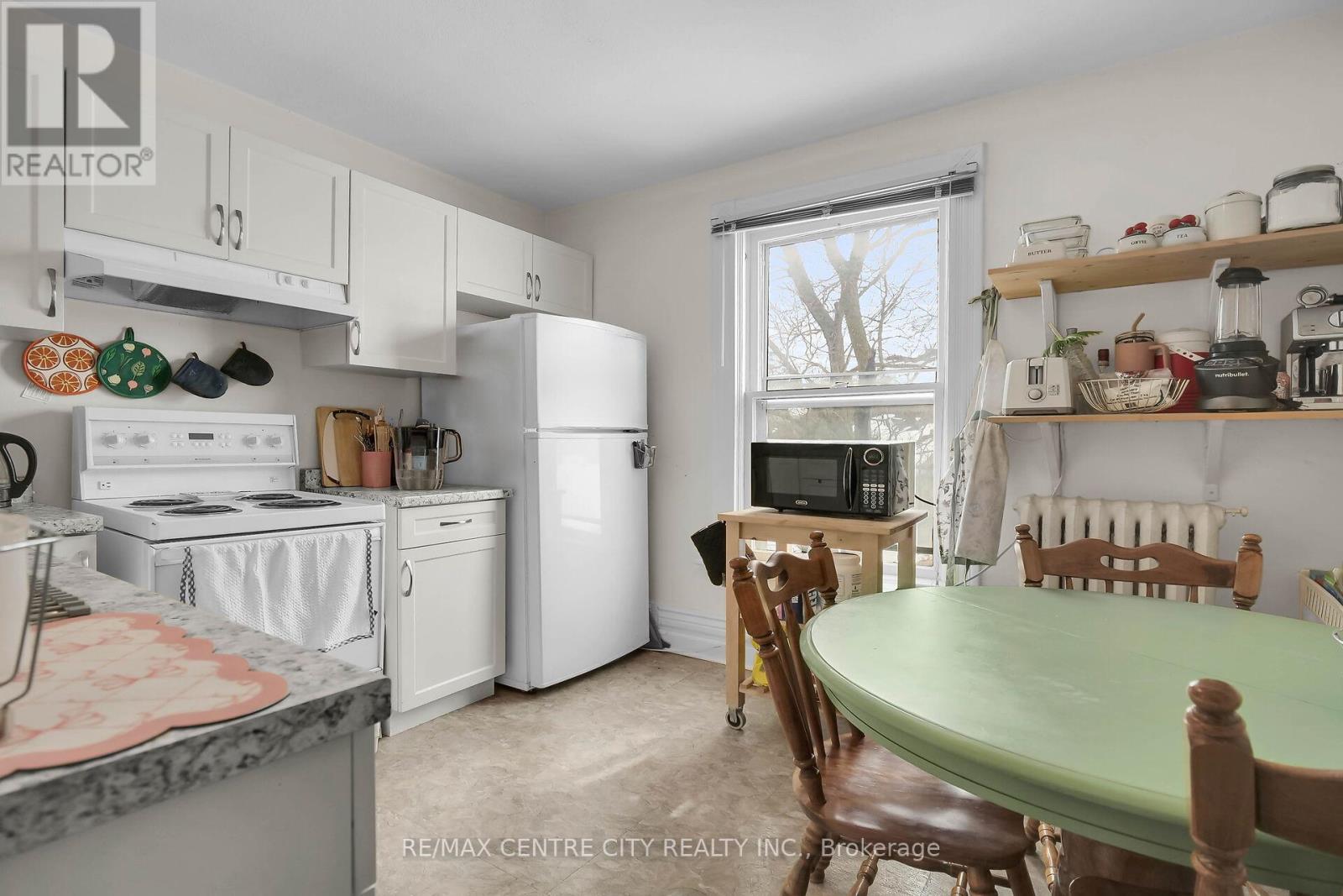 163 Oxford Street E Property Photo 12