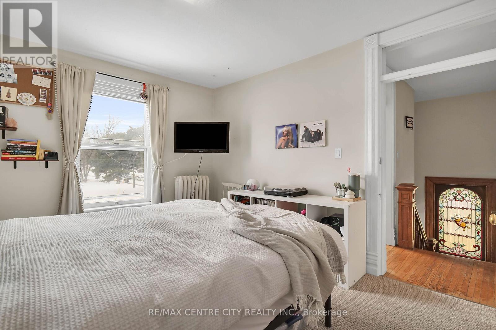 163 Oxford Street E Property Photo 16