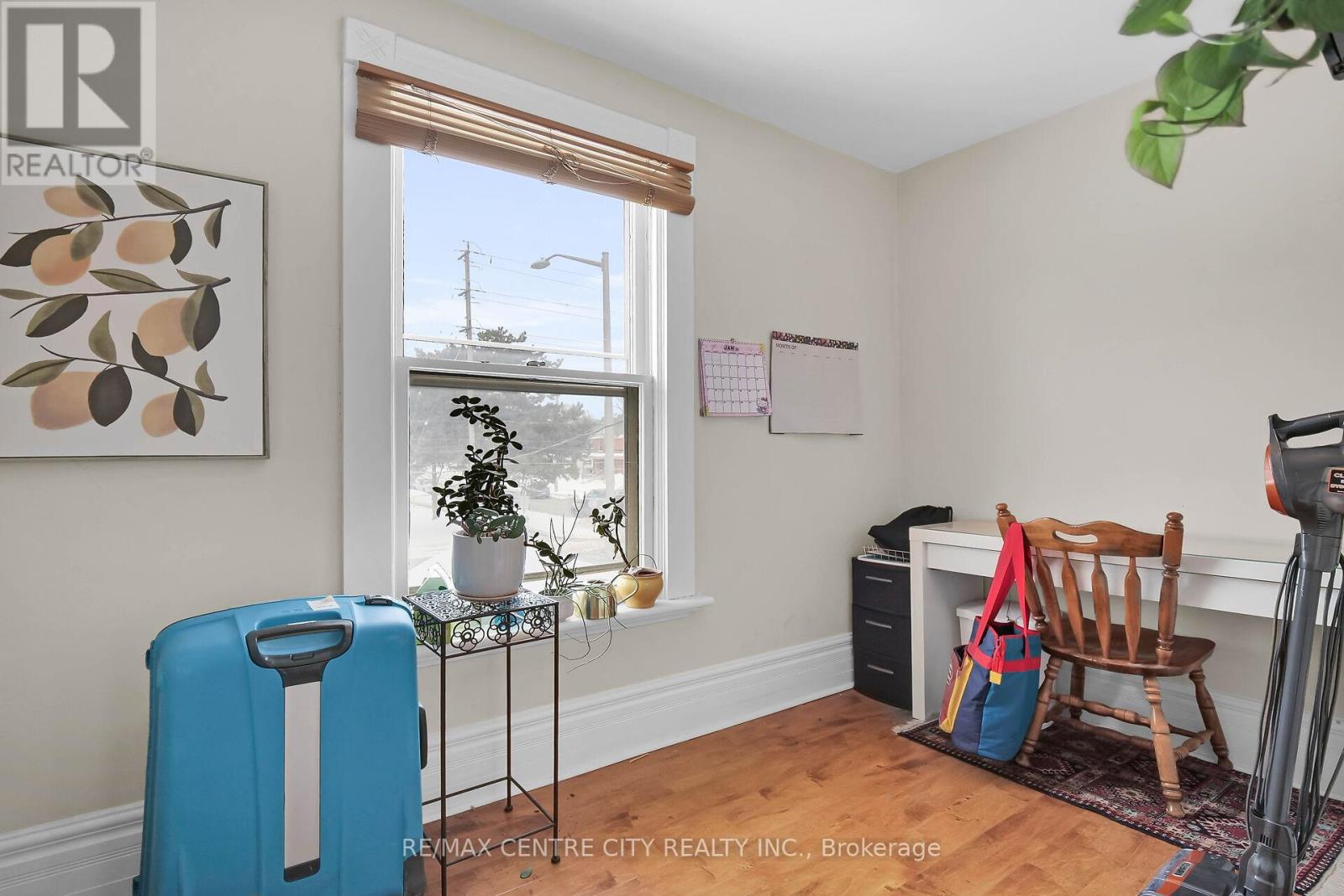 163 Oxford Street E Property Photo 17