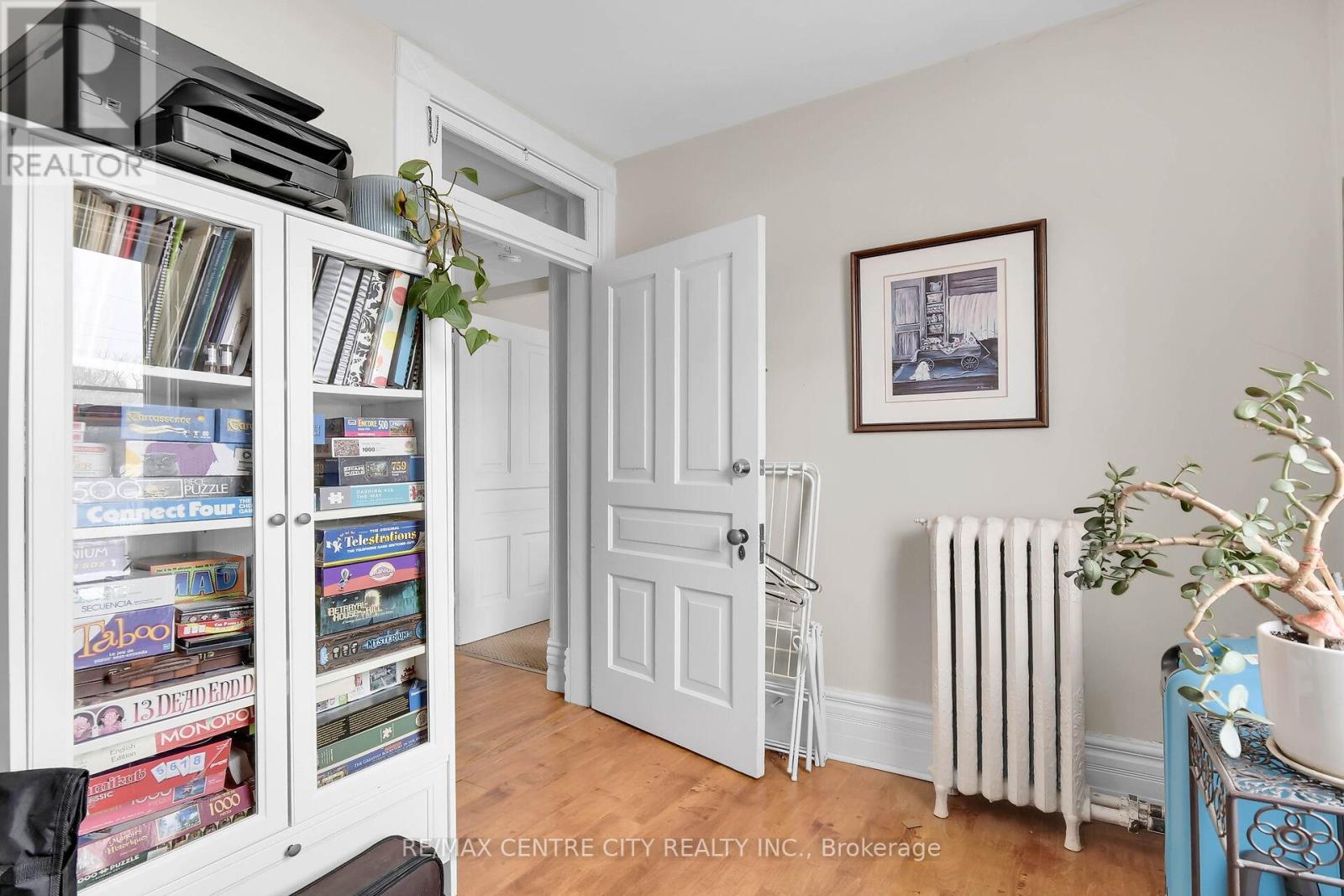 163 Oxford Street E Property Photo 18