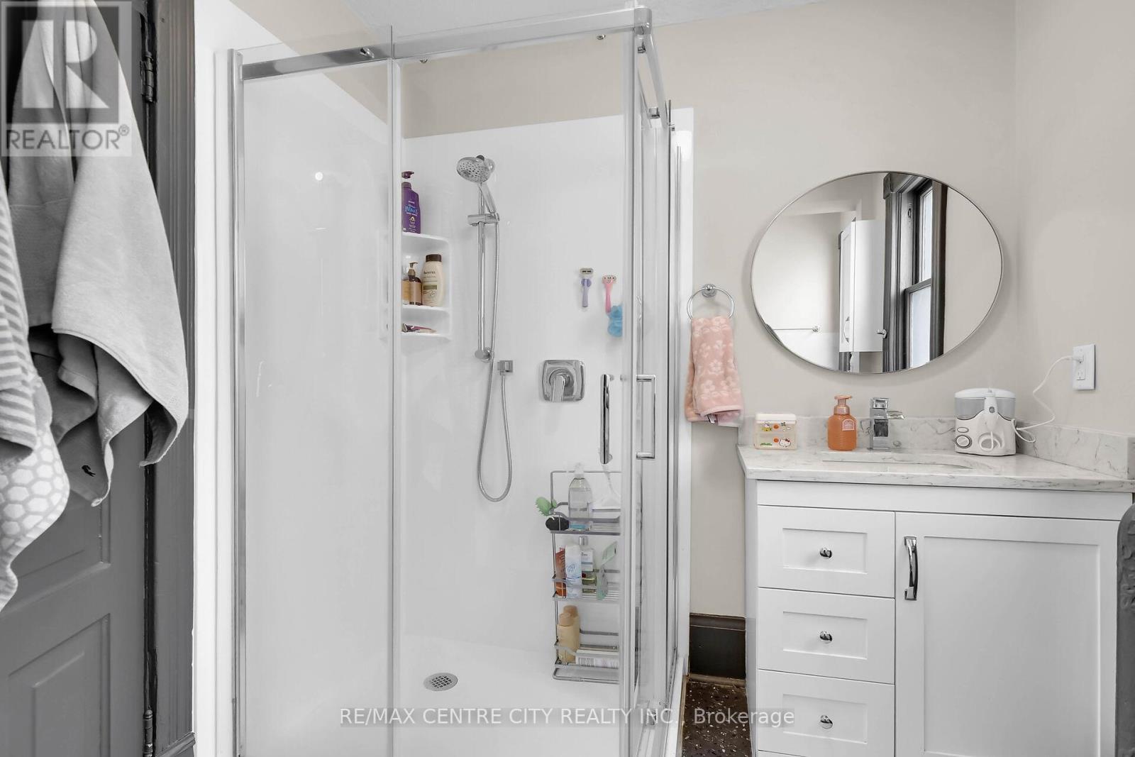 163 Oxford Street E Property Photo 19
