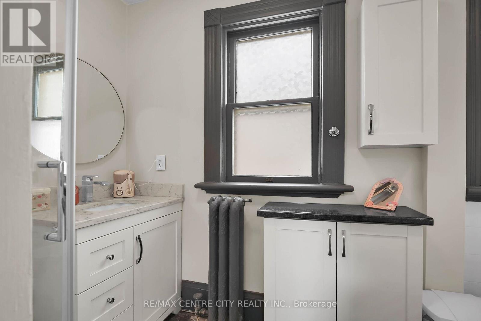 163 Oxford Street E Property Photo 20