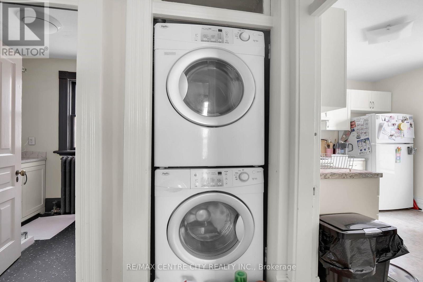 163 Oxford Street E Property Photo 24