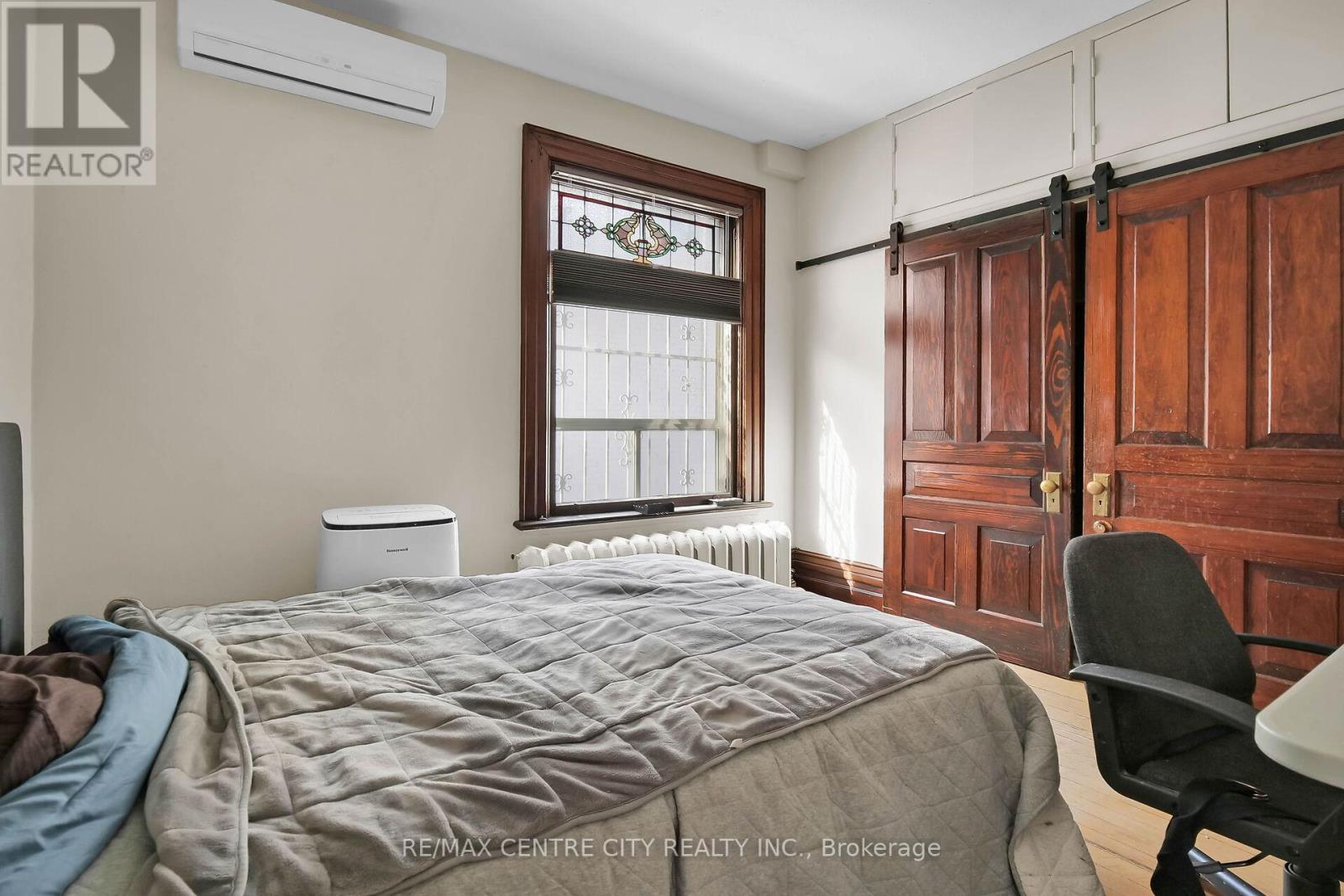 163 Oxford Street E Property Photo 31