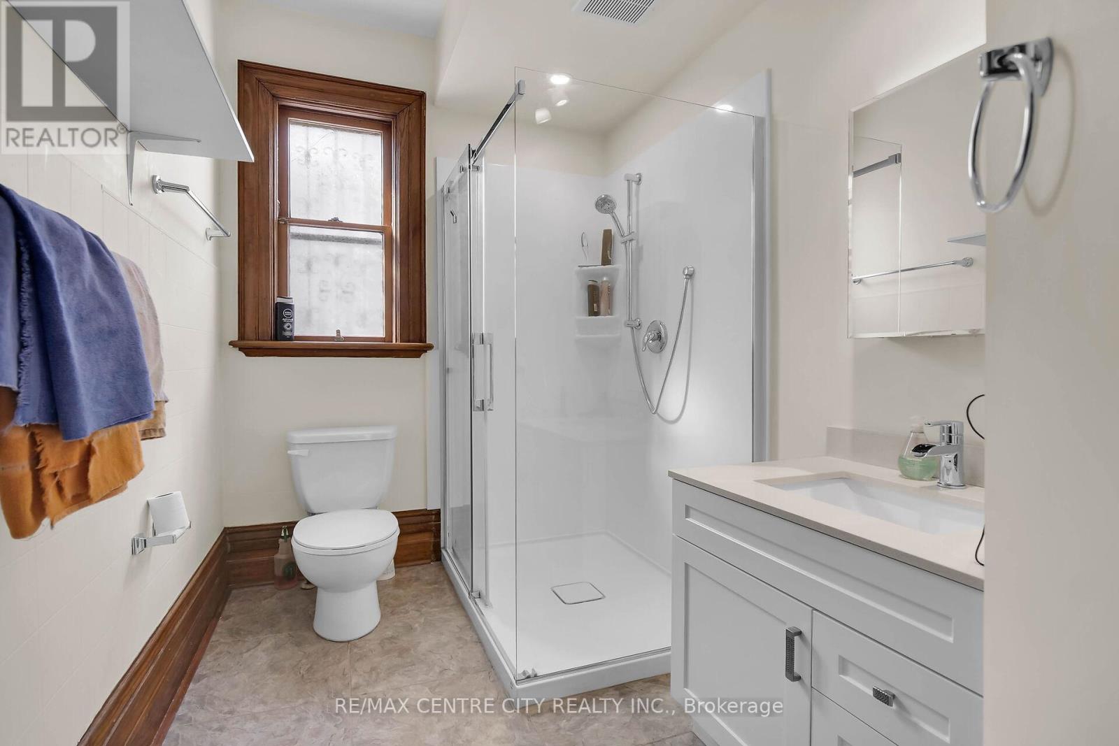 163 Oxford Street E Property Photo 37