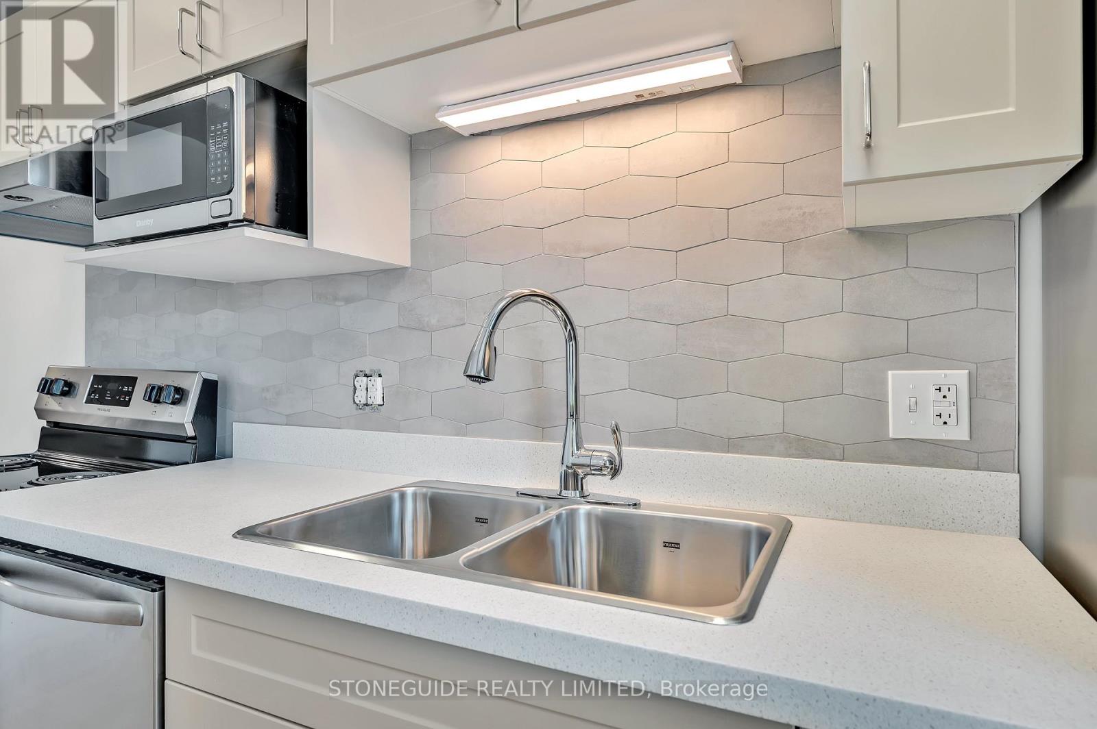 203 - 555 Bonaccord Street Property Photo 11