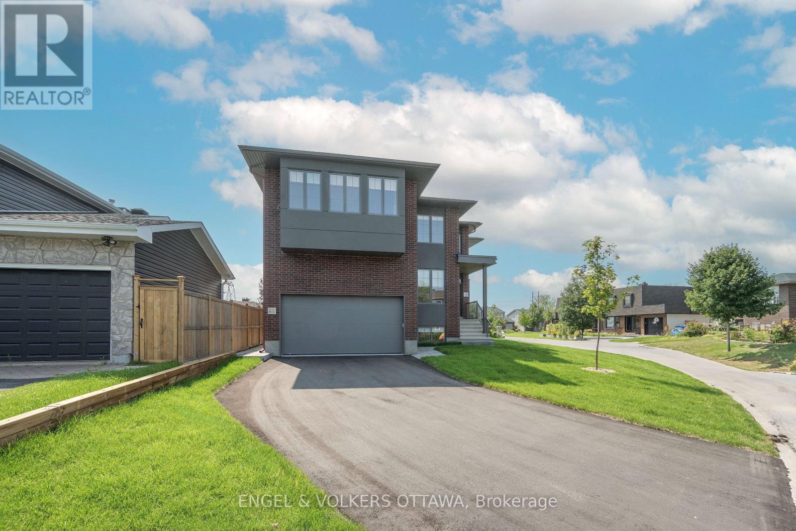 5 Winlock Crescent Property Photo 2