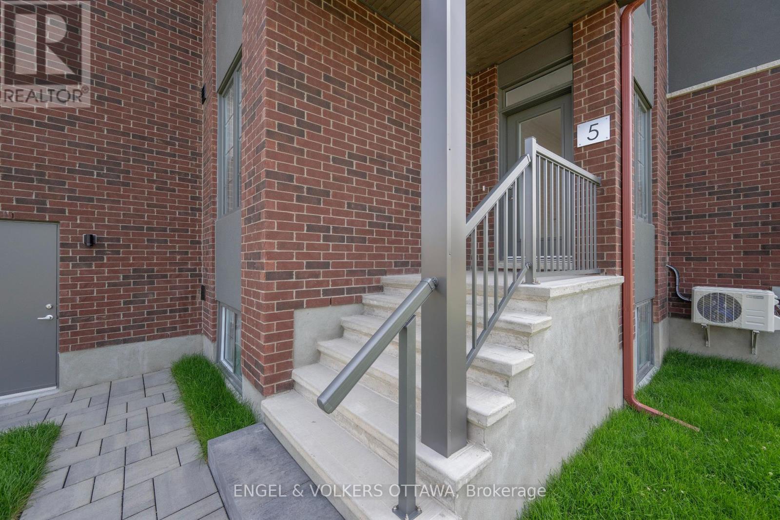 5 Winlock Crescent Property Photo 5
