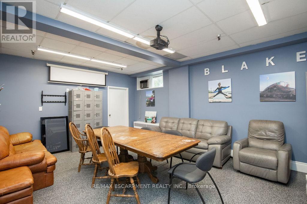 42 Niagara Street Property Photo 22