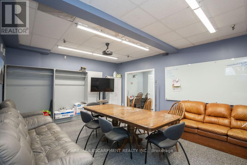 42 Niagara Street Property Photo 23