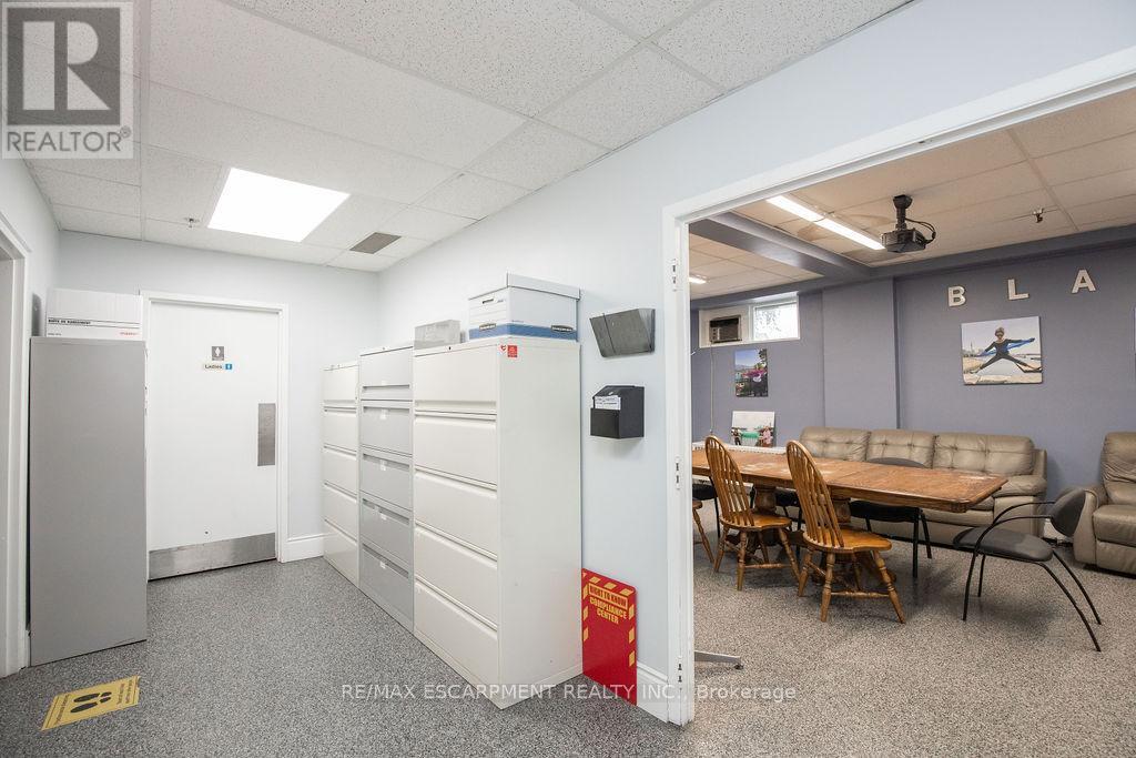 42 Niagara Street Property Photo 24