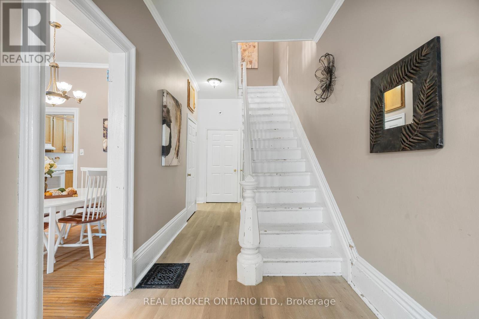 42 Daniel Street N Property Photo 7