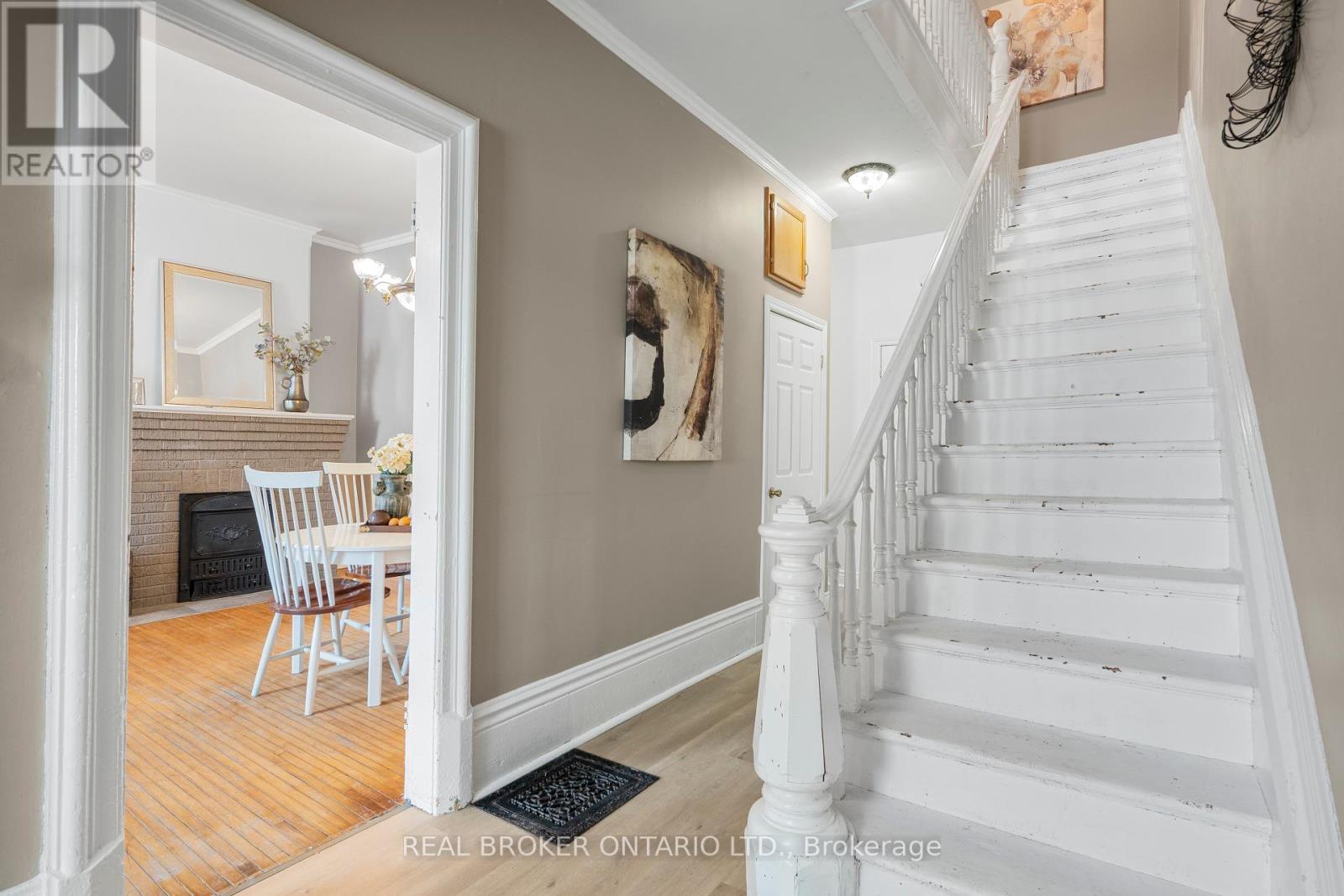 42 Daniel Street N Property Photo 9