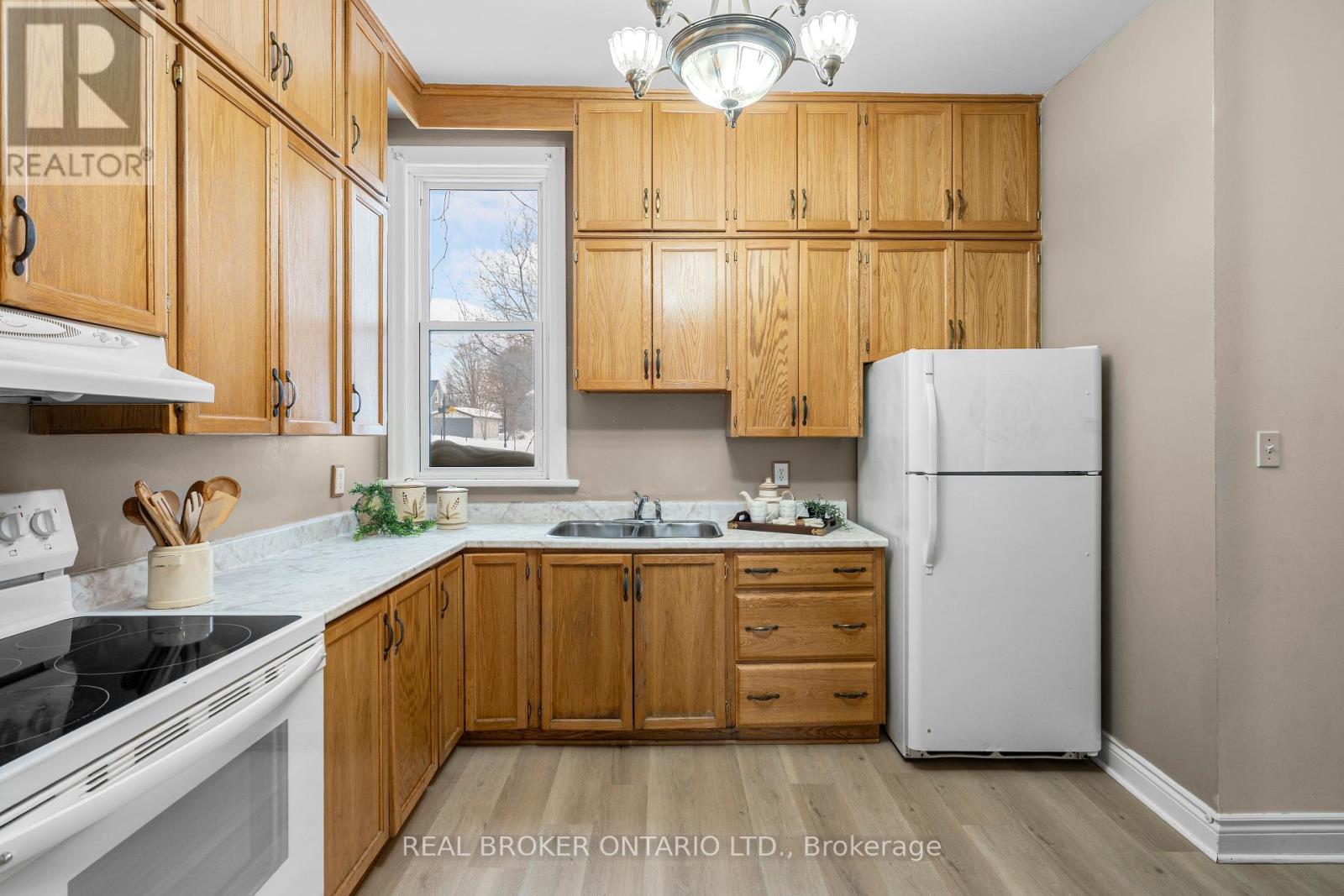 42 Daniel Street N Property Photo 16