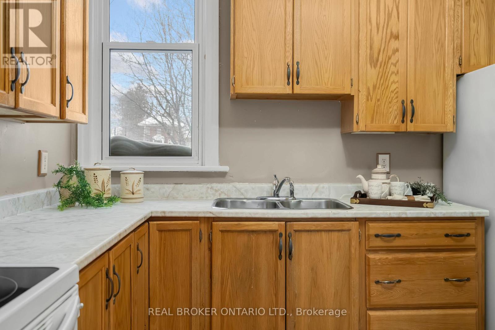 42 Daniel Street N Property Photo 17