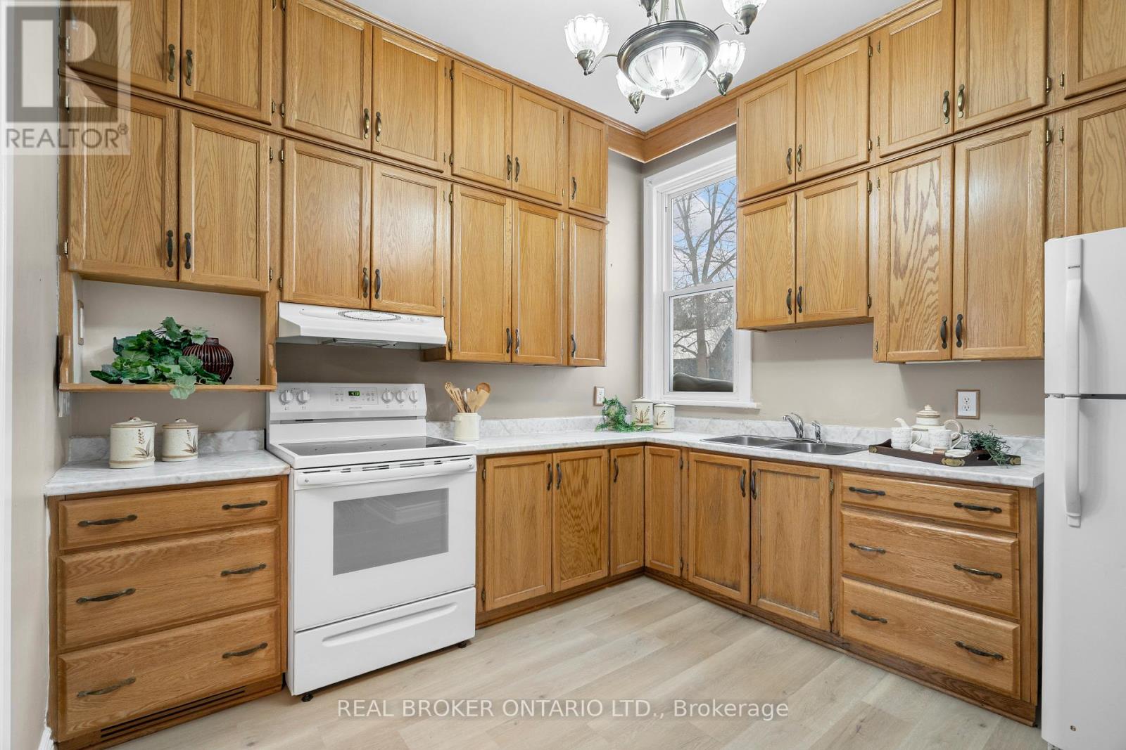 42 Daniel Street N Property Photo 18