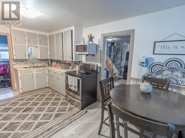 337 6th Street W Property Photo 9