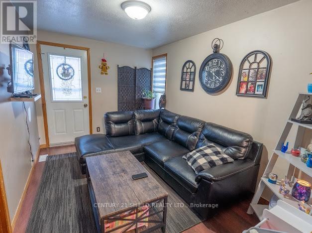 337 6th Street W Property Photo 10