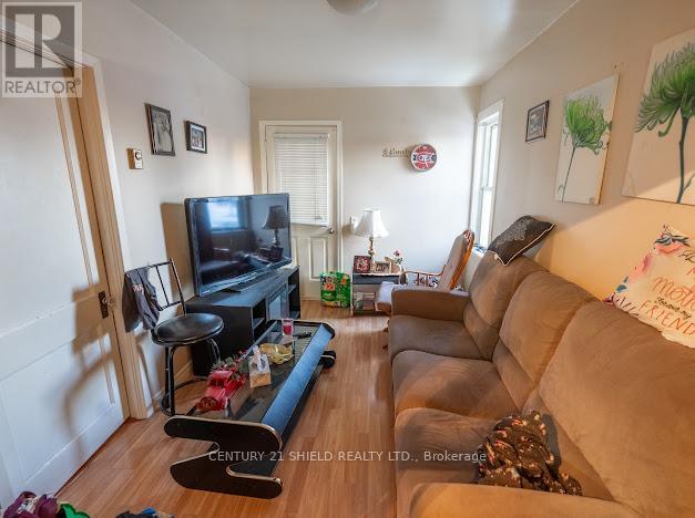 337 6th Street W Property Photo 19