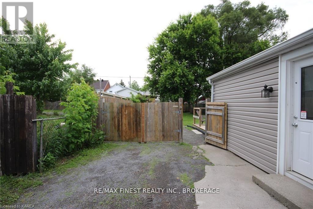 219 Montreal Street Property Photo 20