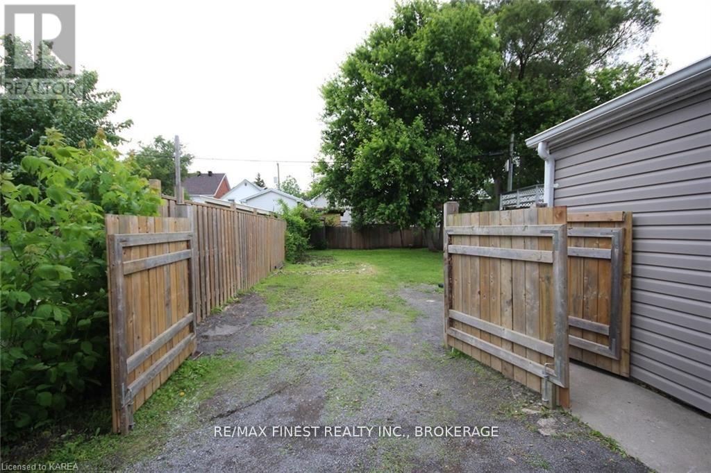 219 Montreal Street Property Photo 38