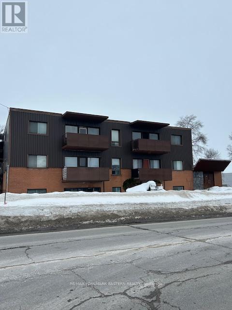 155 Lindsay Street S Property Photo 1