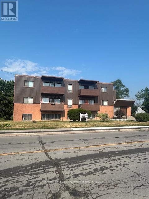 155 Lindsay Street S Property Photo 1
