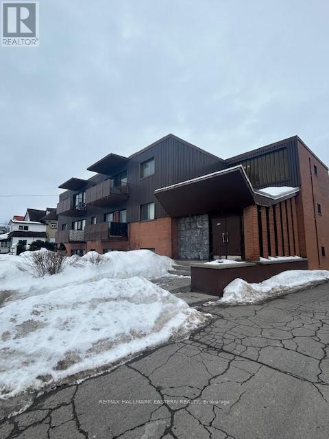 155 Lindsay Street S Property Photo 2