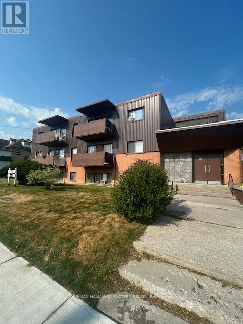 155 Lindsay Street S Property Photo 3