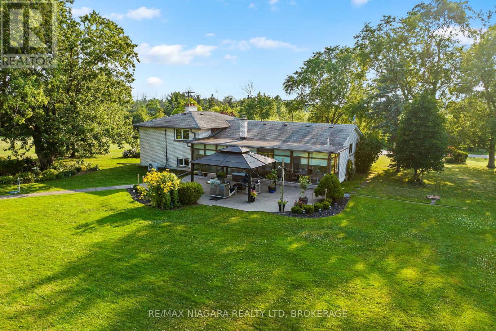 1966 Winger Road Property Photo 3