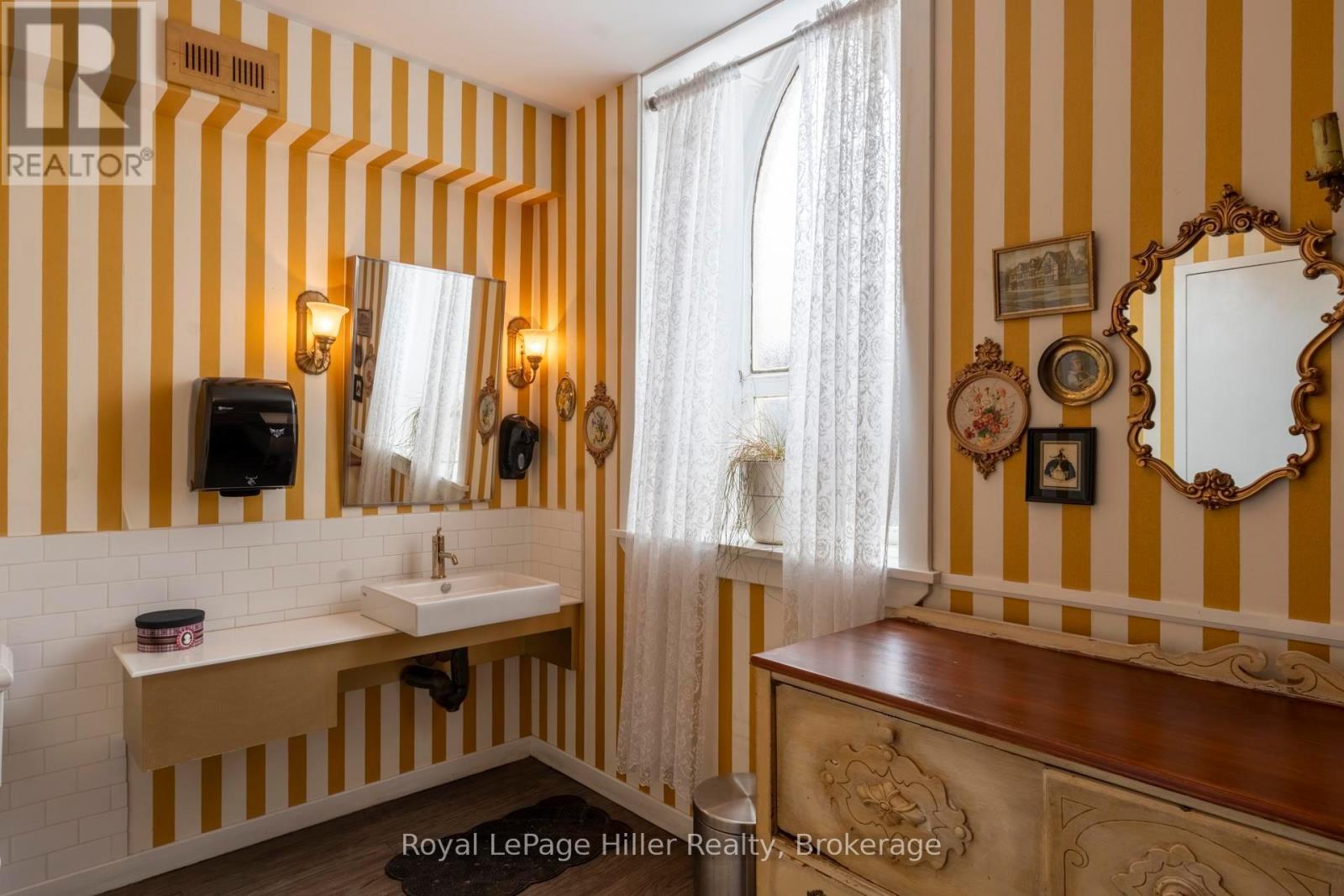 95 Waterloo St Street Property Photo 14