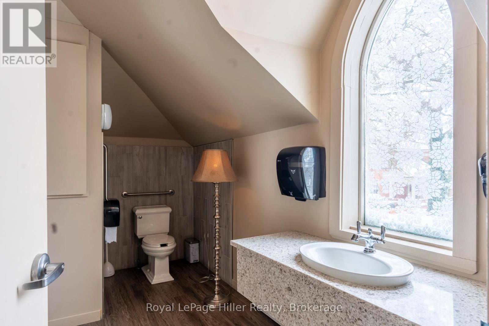 95 Waterloo St Street Property Photo 33